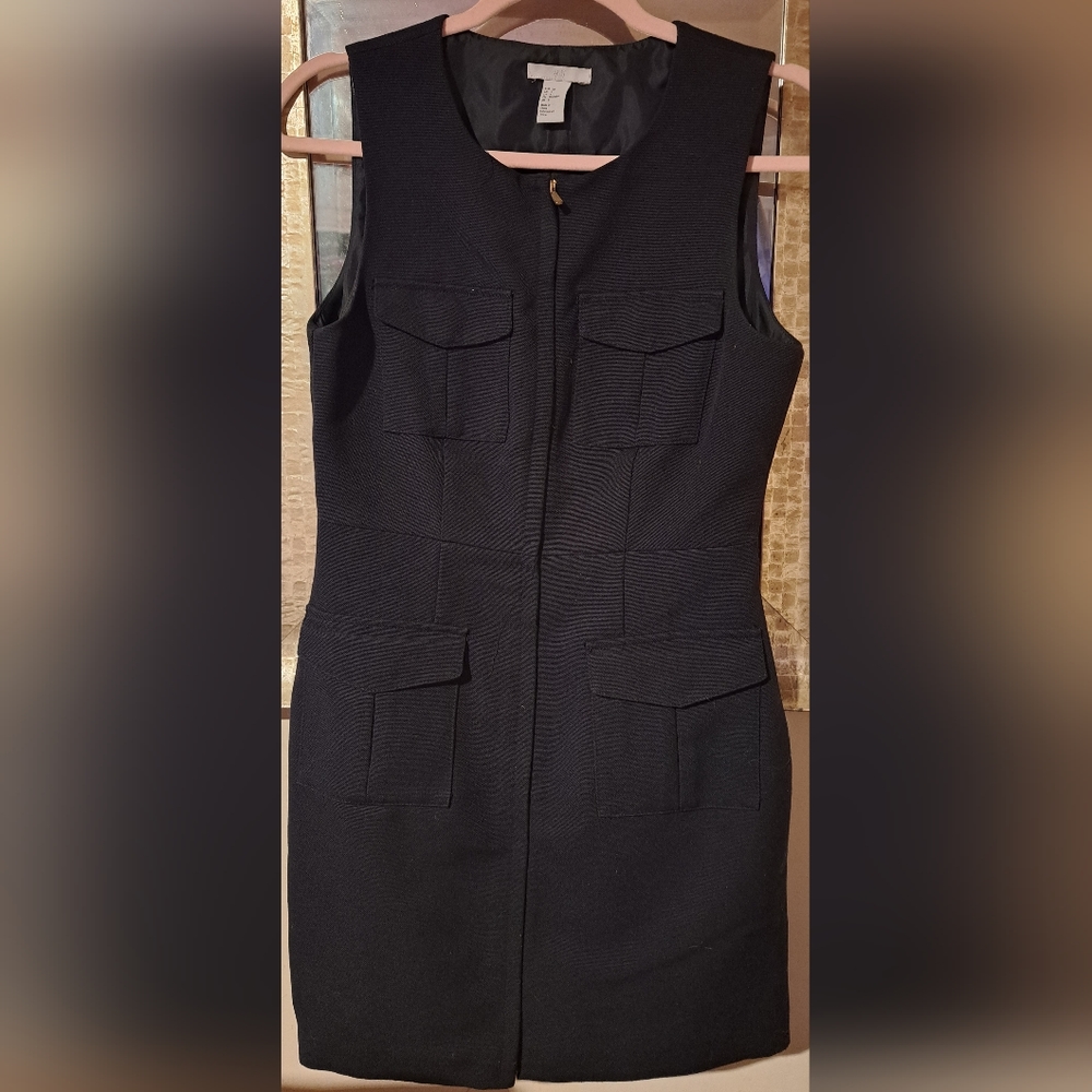 H&M Sheath Dress with 4 front pockets and front zipper closure Size 8